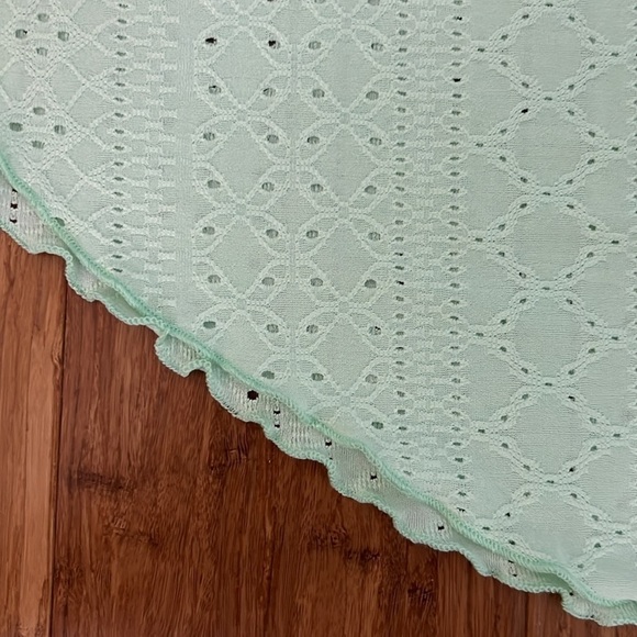 SHEIN lime green eyelet top. Non-adjustable Spaghetti straps Sz L - Picture 11 of 11